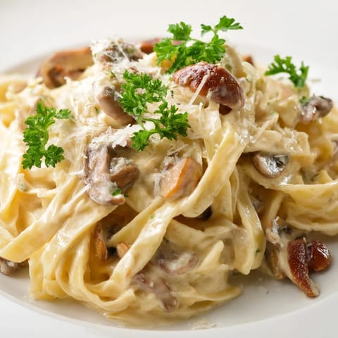 Creamy Mushroom Alfredo Pasta